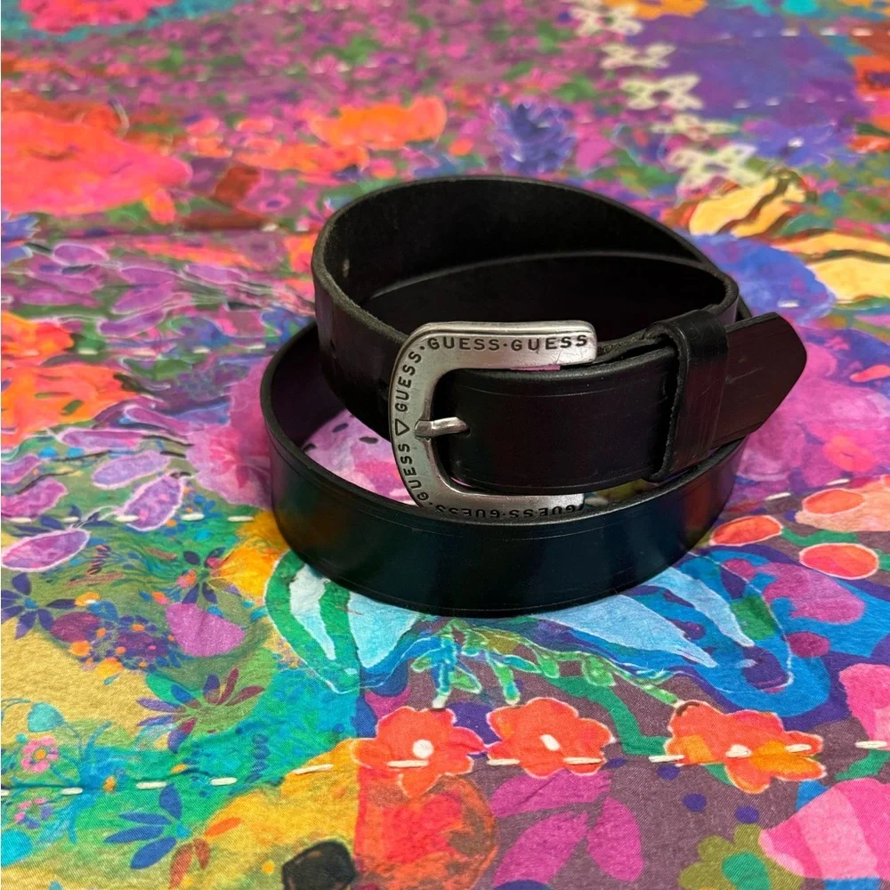 Guess ? USA Vintage Black Leather Belt Distressed Retro Silver Buckle Size M